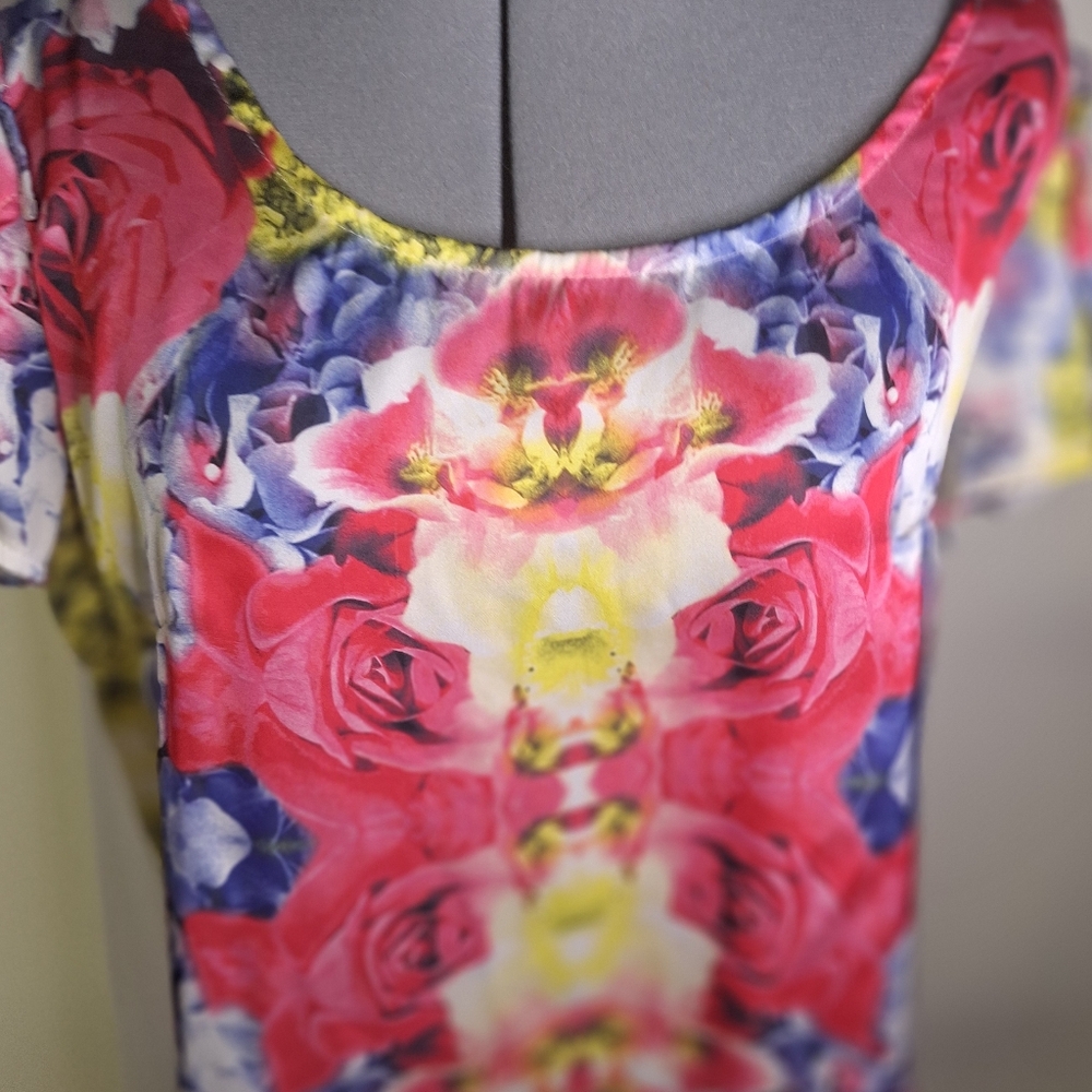 Attention,Floral Scoop Neck Tunic in Pink, Yellow, Blue Size XL
